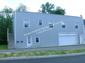 465 E Washington St in New Castle, PA - Building Photo