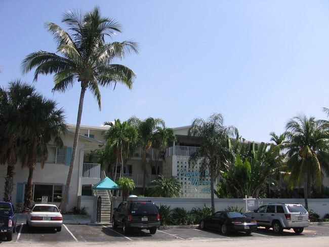 Bayview Manor Apartments in Fort Lauderdale, FL - Building Photo - Building Photo