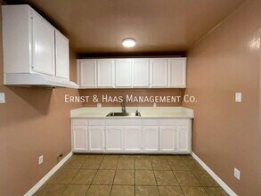 1401 N Bullis Rd in Compton, CA - Building Photo - Building Photo