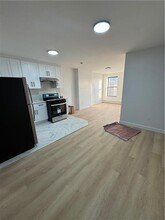 374 Miller Ave in Brooklyn, NY - Building Photo - Building Photo