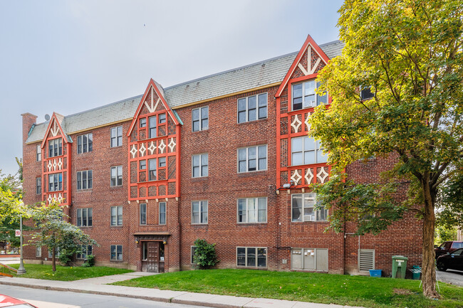 222 Melville Av in Westmount, QC - Building Photo - Building Photo