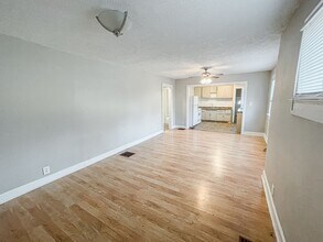 2230 Woodlawn Ave in Indianapolis, IN - Foto de edificio - Building Photo