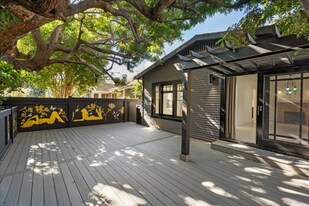 945 Marco Pl in Los Angeles, CA - Building Photo