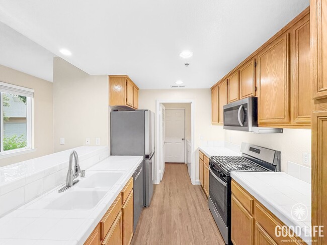 13009 Evening Crk S Dr in San Diego, CA - Building Photo - Building Photo