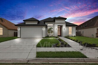 1416 N Lookout Dr in Edinburg, TX - Building Photo - Building Photo