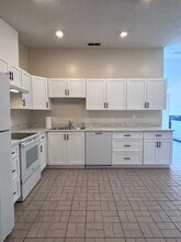 3039 Queen Palm Dr in Edgewater, FL - Building Photo - Building Photo