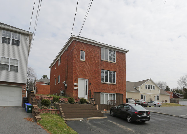 81 Maplewood Ave in Albany, NY - Building Photo - Building Photo