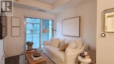 1-901 Yorkville Ave in Toronto, ON - Building Photo - Building Photo