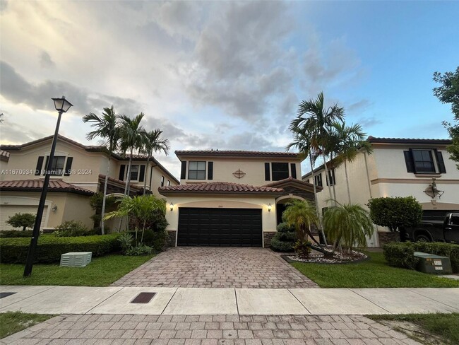 3345 W 86th Terrace in Hialeah, FL - Foto de edificio - Building Photo