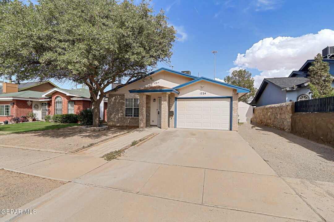 1724 Gambel Quail Dr in El Paso, TX - Building Photo