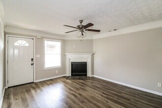 1569 Dillard Rd, Unit 6 in Stone Mountain, GA - Foto de edificio - Building Photo