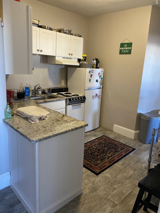 8 Aberdeen St, Unit 16 in Boston, MA - Building Photo