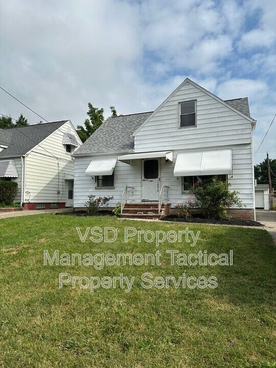 15917 Turney Rd in Maple Heights, OH - Building Photo