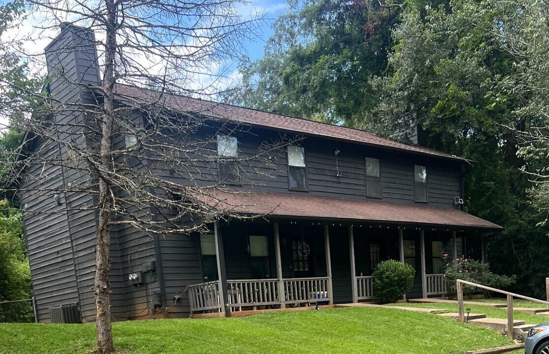 1487 Springwood Dr SE in Smyrna, GA - Building Photo