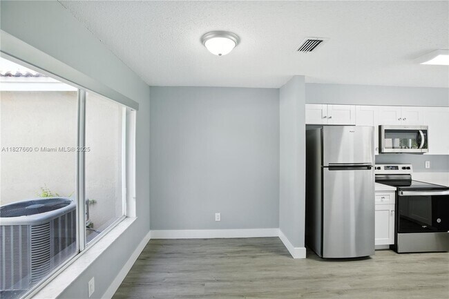 1723 SW 109th Terrace in Davie, FL - Building Photo - Building Photo