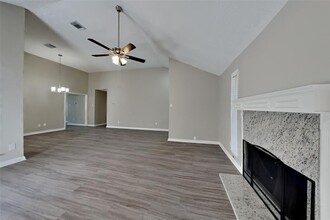 4935 Northfork Dr in Pearland, TX - Building Photo - Building Photo