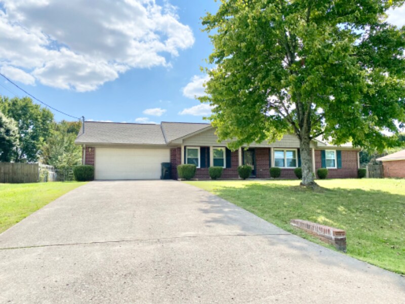 214 Saddle Rock Ct in Harvest, AL - Building Photo