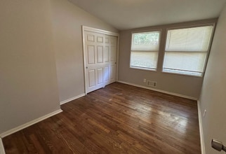 2950 Horse Shoe Dr in Atlanta, GA - Building Photo - Building Photo