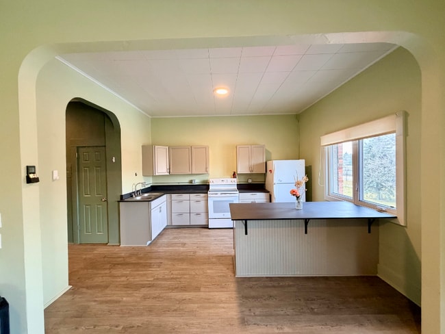 property at 213 1/2 W Park St