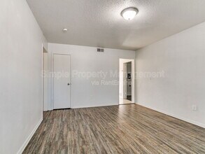 9524 McIntosh Ave in Midwest City, OK - Foto de edificio - Building Photo