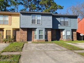 5673 Bennington Dr in Jacksonville, FL - Building Photo