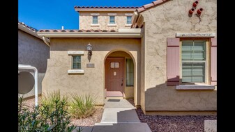 1933 W Davis Rd in Phoenix, AZ - Building Photo