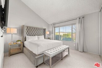 23236 Vía Calisero in Santa Clarita, CA - Building Photo - Building Photo