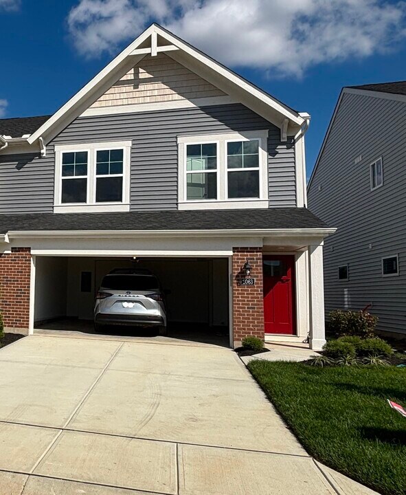 2063 Wildberry Way in Batavia, OH - Foto de edificio
