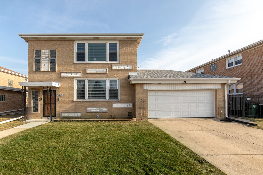 8735 N Wisner St in Niles, IL - Building Photo