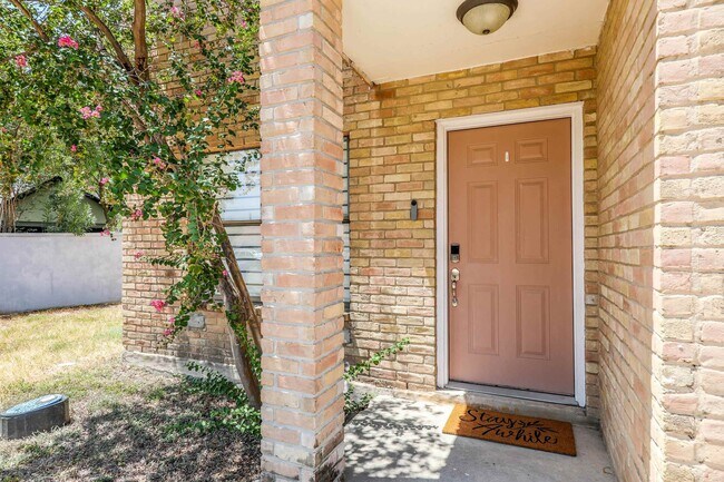 112 Merlin Rd in Laredo, TX - Building Photo - Building Photo