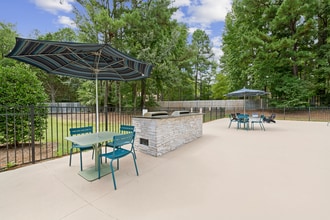 The Apartments at Midtown 501 in Chapel Hill, NC - Foto de edificio - Building Photo