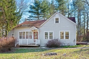 443 Sackett Lake Rd in Monticello, NY - Building Photo