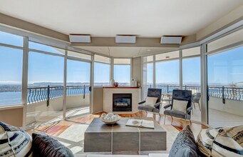 700 W Harbor Dr in San Diego, CA - Foto de edificio - Building Photo