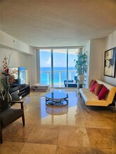 16699 Collins Ave, Unit 2805 in Sunny Isles Beach, FL - Foto de edificio - Building Photo