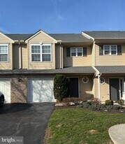 109 Cardinal Ln in Hummelstown, PA - Building Photo