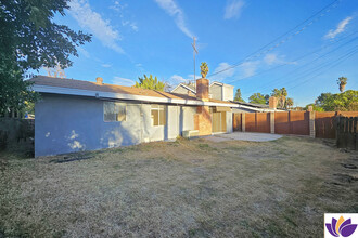 11415 Stranwood Ave in Granada Hills, CA - Building Photo - Building Photo