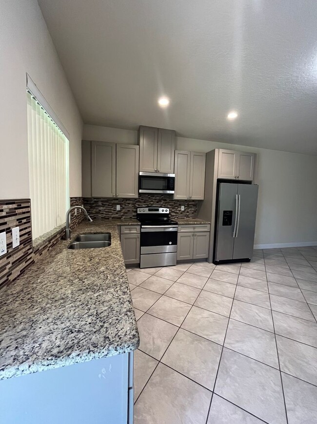 12 Promenade Pl in Palm Coast, FL - Building Photo - Building Photo