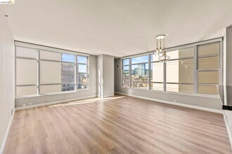 1 Lakeside Dr in Oakland, CA - Foto de edificio - Building Photo