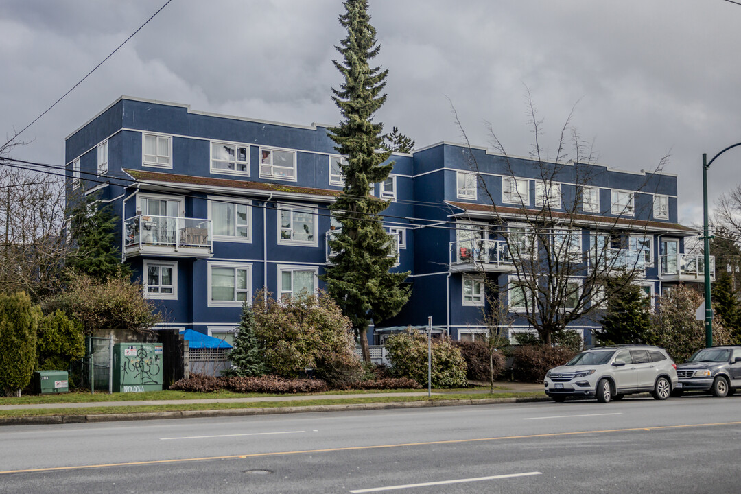 May MacLean Place in Vancouver, BC - Building Photo