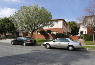 2301-2305 Naomi St in Burbank, CA - Building Photo - Building Photo