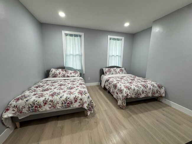 29 W 26th St, Unit First floor in Bayonne, NJ - Building Photo - Building Photo