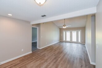 3813 Tree Lake Dr in Jacksonville, FL - Building Photo - Building Photo