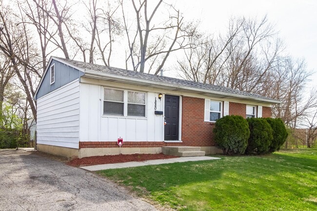 1880 Queensrowe Pl in Columbus, OH - Building Photo - Building Photo