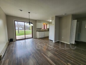 304 14th Ave SE in Independence, IA - Building Photo - Building Photo