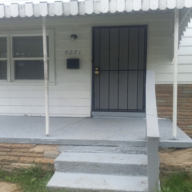 9221 Burt Rd in Detroit, MI - Building Photo - Building Photo