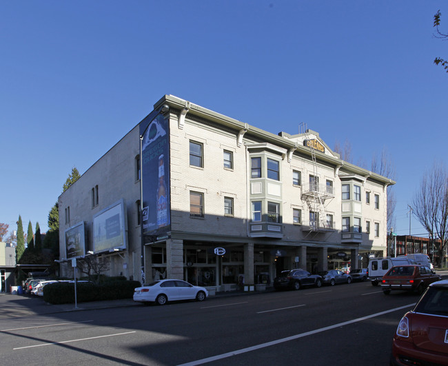 Orleans Apartments in Portland, OR - Foto de edificio - Building Photo