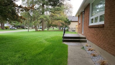 1873 Donalda St in Sarnia, ON - Building Photo - Building Photo