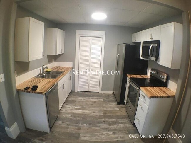 27 Autumn St in Bangor, ME - Building Photo - Building Photo
