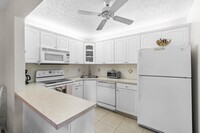 336 Knotty Pine Cir in Greenacres, FL - Building Photo - Building Photo