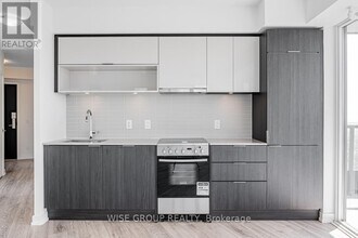 159 Wellesley St E in Toronto, ON - Building Photo - Building Photo